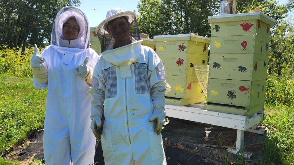 Visiting Beekeepers to our hives