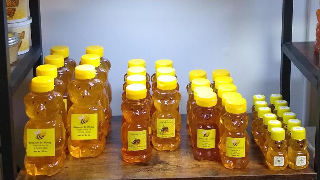 Bears of honey: 24oz, 12oz, 8oz, 2oz